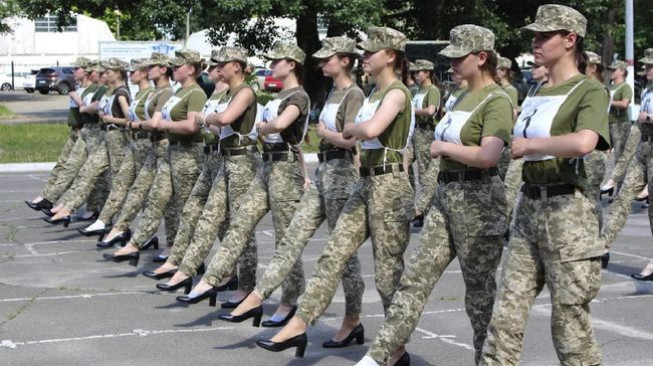 Kemhan Ada Rencana Tentara Wanita Pakai Sepatu Hak Tinggi