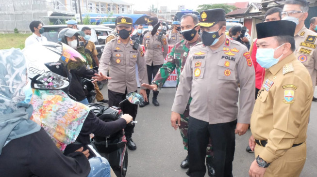 Hari Pertama PPKM Level 4, Jenderal Polisi Tanya ke Warga: Ibu Mau Kemana