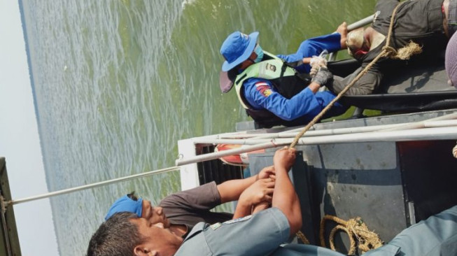 Polisi Temukan Mayat Mr X di Perairan Nipah Panjang