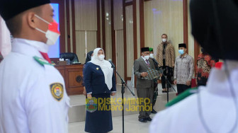 Masnah Kukuhkan Pasukan Pengibar Bendera Merah Putih