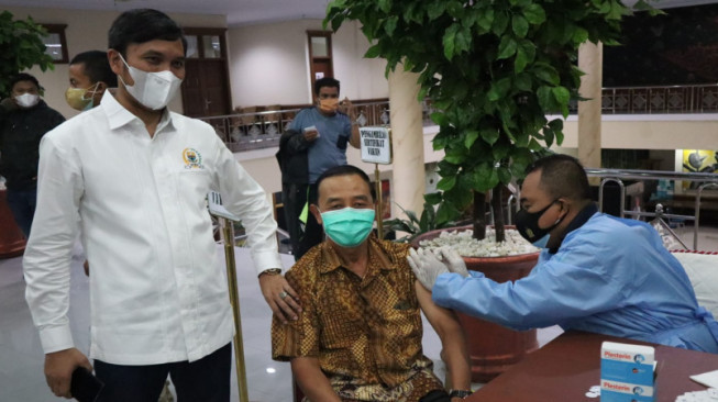 DPRD Provinsi Jambi Gelar Vaksinasi Massal, Edi Purwanto Usulkan Rekrutmen Vaksinator