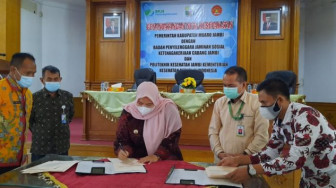 Bupati Masnah Serahkan Bantuan Beasiswa