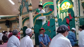 Khotib Jumat di Masjid Agung Pondok Tinggi, Edi Purwanto Ingatkan Waspada Hoaks