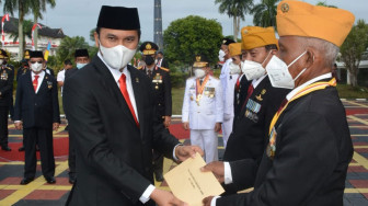 Peringati HUT ke-76 Kemerdekaan RI, Ketua DPRD Baca Teks Proklamasi