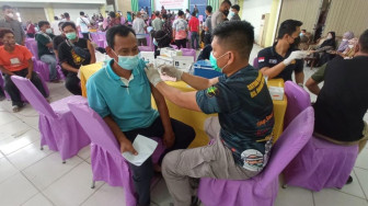 3.194 Orang Ikut Vaksin Polda dan UIN STS Jambi