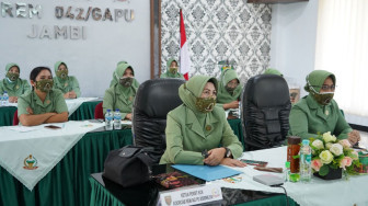 Ketua Persit Koorcabrem 042 Ikuti Sosialisasi Revitalisasi Posyandu