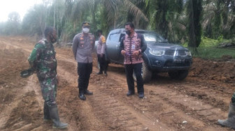 Forkopimcam Tebo Ilir Pantau Pengerjaan Jalan TMMD 112