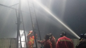Gudang Kopi AAA Hangus Dicicip Si Jago Merah