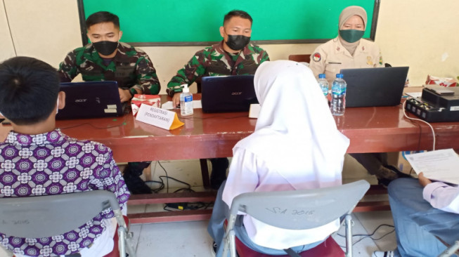 Kerja Sama Satgas TMMD dan Dinkes Tebo, Sukeskan Serbuan Vaksin