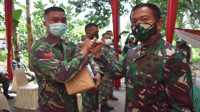 Kunjungi Pos Satgas Penguatan Binter, Pangdam Sriwijaya : Tugas adalah Kemuliaan