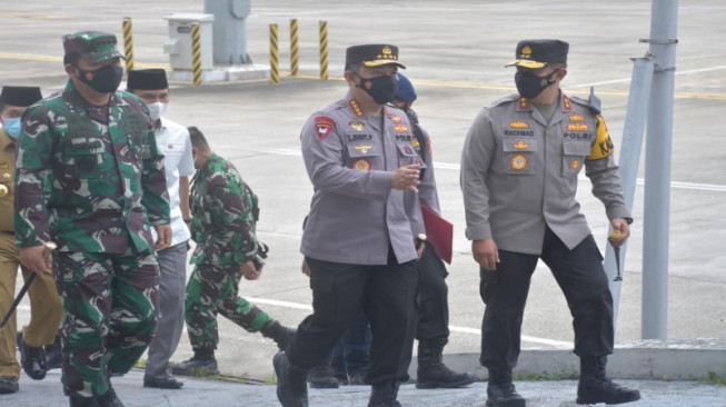 Gubernur, Kapolda dan Danrem Sambut Kapolri dan Panglima TNI