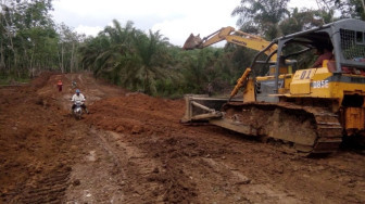 Jalan Dibuka Satgas TMMD, Desa Bakal Ramai