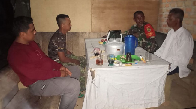 Satgas TMMD Menjalin Komsos dengan Ketua RT