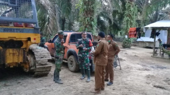 Dandim 0416/Bute Bersama Camat Pantau Pembukaan Jalan TMMD