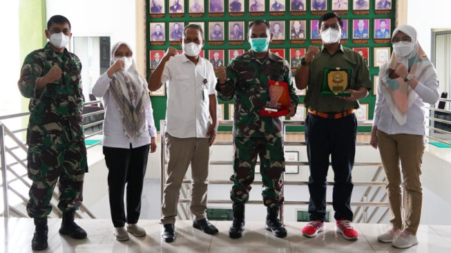 Bertemu Danrem 042/Gapu, SKK Migas Bantu Pemadaman Kebakaran Sumur Minyak Ilegal