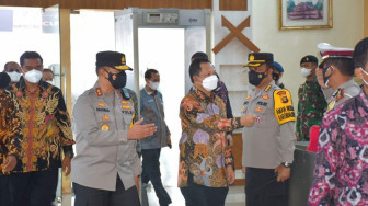 Kapolda Jambi Sambut Kedatangan Jenderal Purnawirawan Tito Karnavian