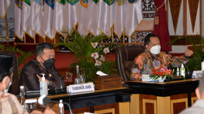 Mendagri Beri Peringatan ke Al Haris: Hati-hati, Jangan Euforia!