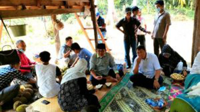 Anwar Sadat dan Hairan Kunjungi Ekowisata Kampung Durian Kulumbi