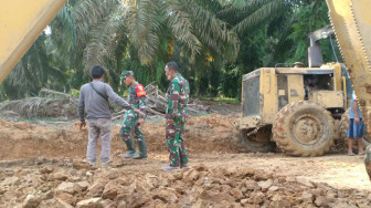 Dansatgas TMMD Pantau Pembukaan Jalan Desa