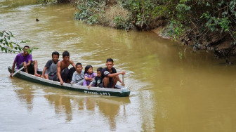 Satgas TMMD Bikin Perahu Penyeberangan untuk Warga RT 05