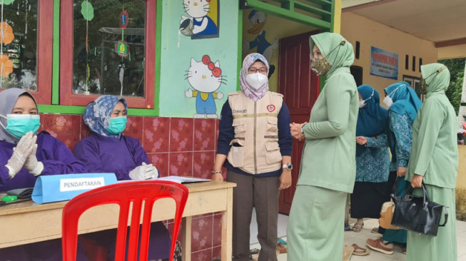 Sukseskan TMMD 112 Kodim 0416/Bute, Ketua Persit Tinjau Kegiatan Posyandu