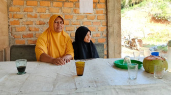 Sedih Akan Berpisah, Ibu Asuh Anggap Satgas TMMD Anak Sendiri