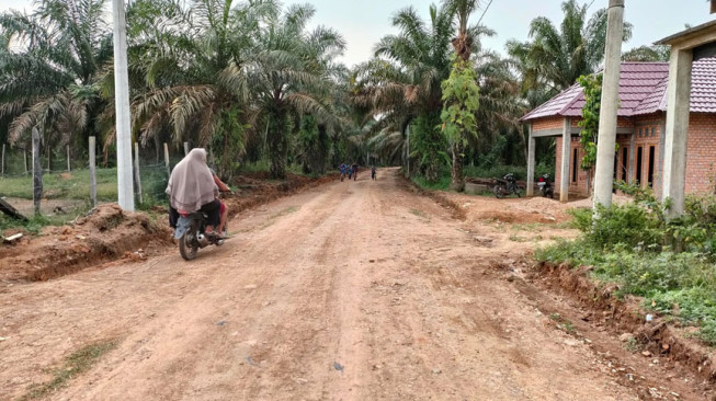 Jalan Desa Selesai, Camat Terima Kasih pada TNI dan Pemkab Tebo