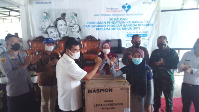 BKKBN Bareng Sutan Adil Hendra Sosialisasi Pendataan Keluarga di Muaro Jambi