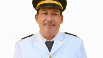 Pak Camat Sanusi Tak Segan Hajar Anak Buahnya