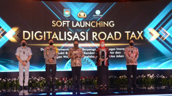 Digitalisasi Pajak Kendaraan, Kemendagri Luncurkan Stiker Hologram