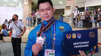 Lifter Berat Badan Paling Ringan Asal Jambi Angkat Medali Perak