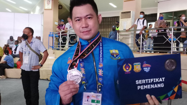 Lifter Berat Badan Paling Ringan Asal Jambi Angkat Medali Perak