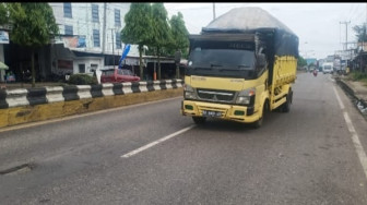 Masih Ada Sopir Batu Bara yang Bandel Lewat Jalan Bulian Siang Bolong