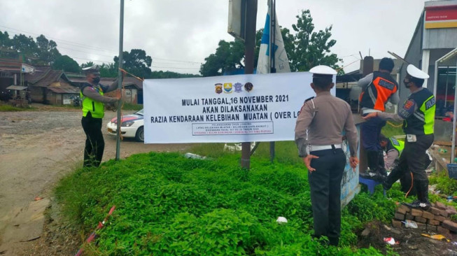 Polda Jambi Tertibkan Truk Batubara
