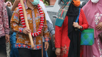 Balek Kampung ke Muara Madras, Haris Pegang Cangkul
