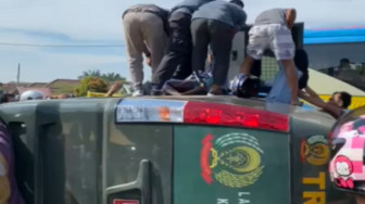 Bus Trans Lapas Perempuan dan Trans Siginjai "Adu Kambing"