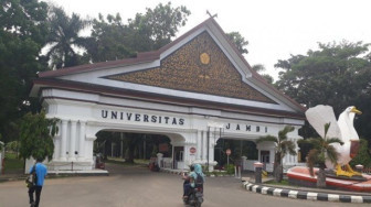 Datangi Kejati, Ketua MAM Laporkan Universitas Jambi?