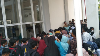 Ratusan Calon PTT Batanghari Bikin Kerumunan, Bukti Pemkab Merasa Kebal Virus Omicron