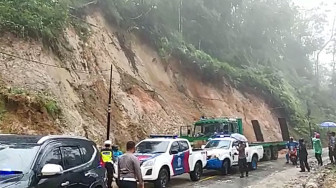 Jelang Liburan Jalan Puncak Tapan Longsor, Kapolres : Lebih Baik Tunda Saja