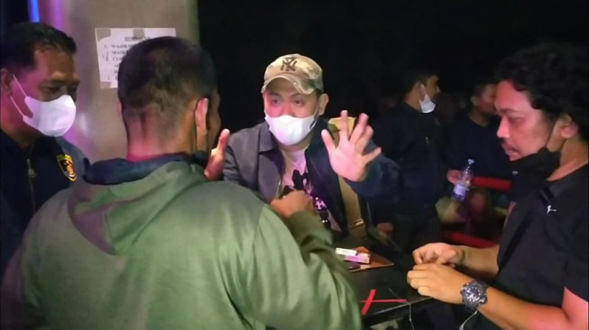 Diduga Pakai Narkoba, Kades Diciduk Polisi di Klub Malam
