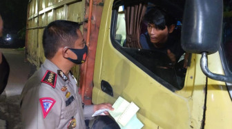 Kedapatan Melanggar, Ratusan Truk Ditilang