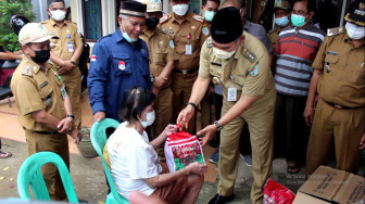 Kunjungi Korban Kebakaran, Walikota Fasha Serahkan Bantuan