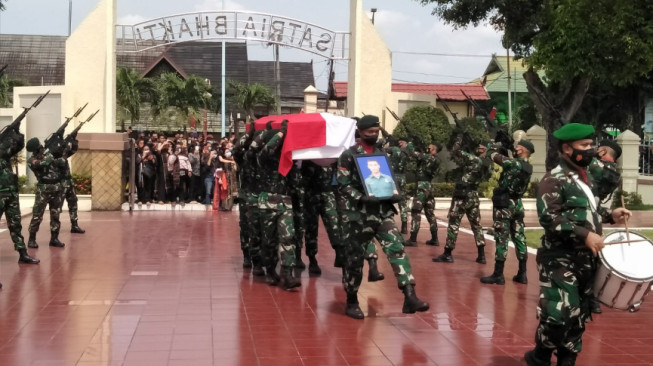Pangdam Sriwijaya Pimpin Pemakaman Praka Anumerta Tuppal