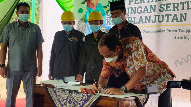 Apical Group Berikan Kesejahteraan dan Pemberdayaan untuk 151 Petani Sawit Lewat SMILE