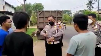 Kombes Dhafi Terjun Langsung Imbau Sopir Truk Baru Bara Nakal