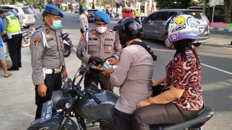 Puluhan Polisi Berkeliaran Tertangkap Razia