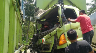 Truk vs Truk, Sopir Terjepit