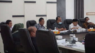 Pansus BOT Gelar Rapat Bersama Pengelola Pasar Angso Duo