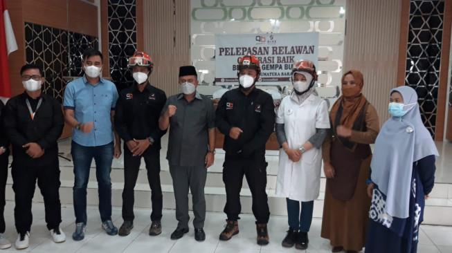 Maulana Lepas Relawan Kemanusiaan ke Pasaman Sumbar
