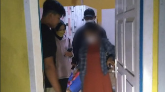 Wanita Hamil Tujuh Bulan Terjaring Razia di Kamar Kos